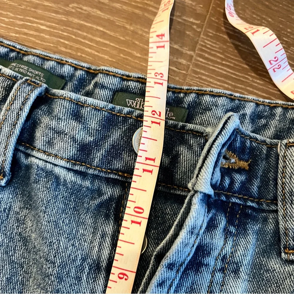 Wild Fable Women’s Denim Shorts Acid Wash Size 10 - Picture 6 of 7